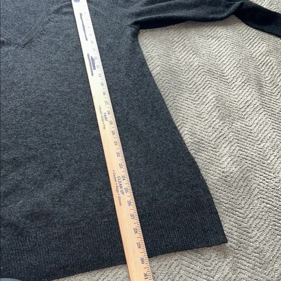 Equipment Charcoal V-Neck Sweater Ribbed Cuff Long Length Spft Sweater Sz L - Picture 8 of 10